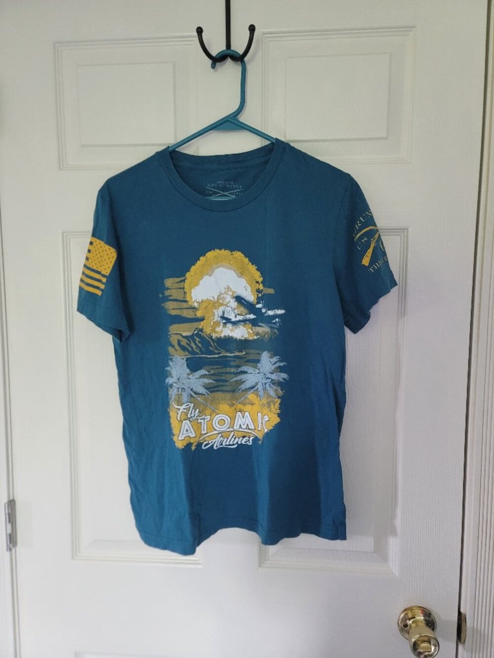 Mens Grunt Style teal and yellow Fly Atomic Airlines t shirt - size M